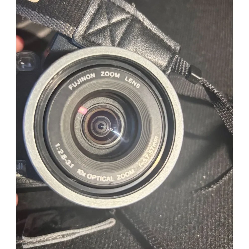 Fujifilm FinePix S5100 4MP Digital Camera For Parts Repair Broken